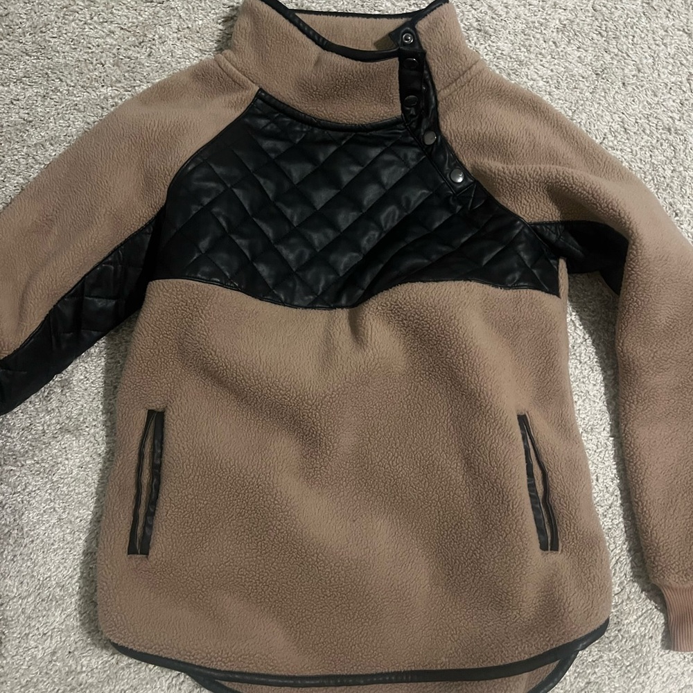 Abercrombie Taupe Fleece Pullover with Quilted Black Yoke